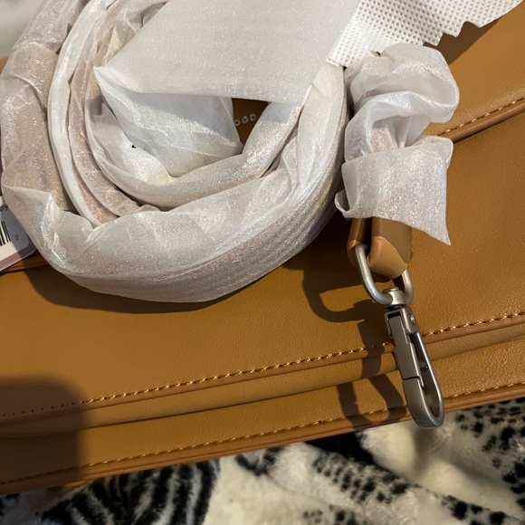 Pixie Mood Zoe Crossbody Bag Purse in Honey and a FREE flower keychain - Picture 6 of 14